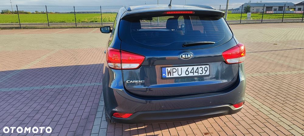 Kia Carens - 5