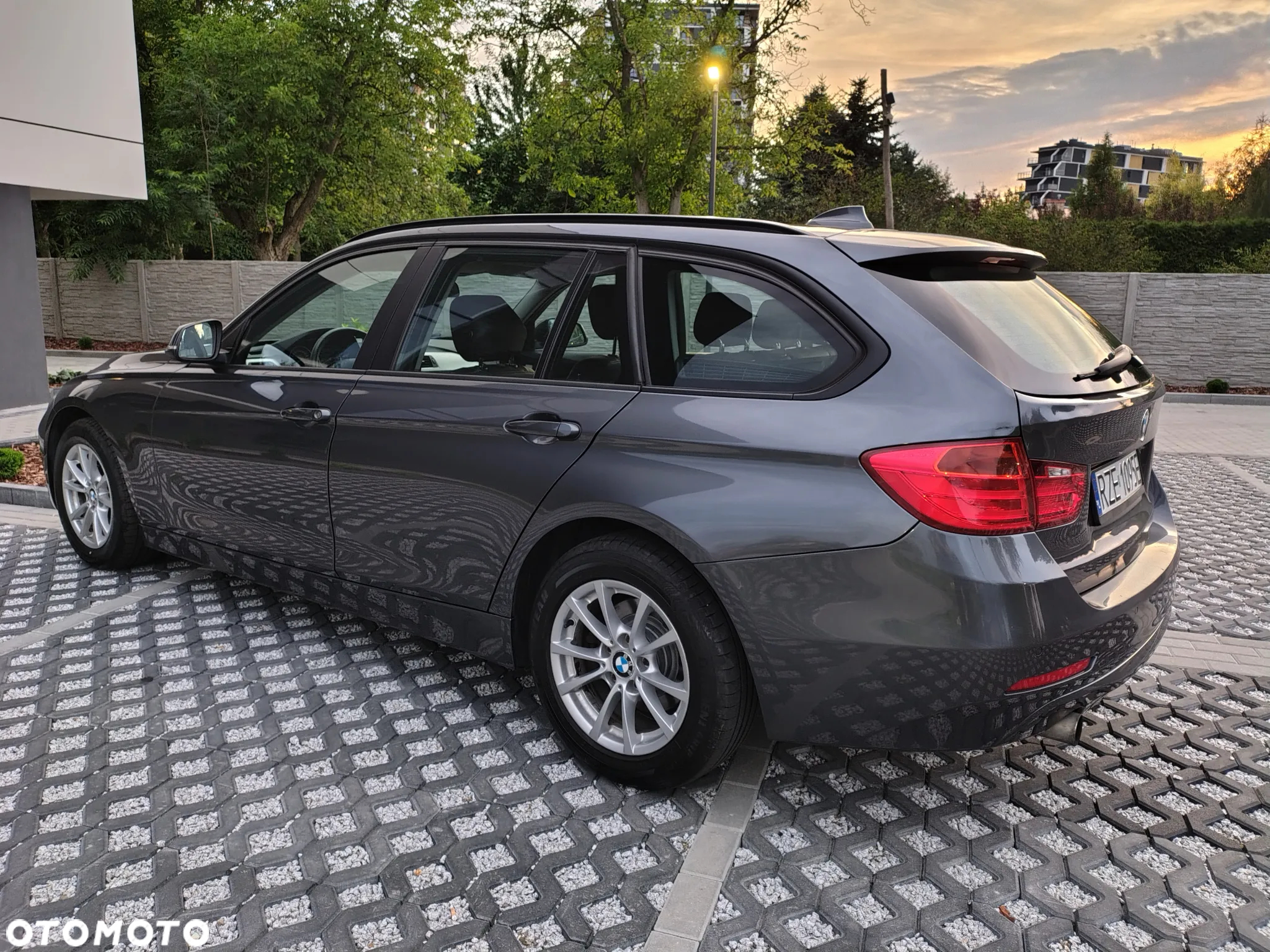 BMW Seria 3 318d Touring - 6