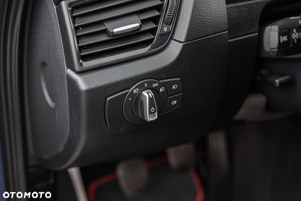 BMW X1 xDrive18d Sport Line - 17