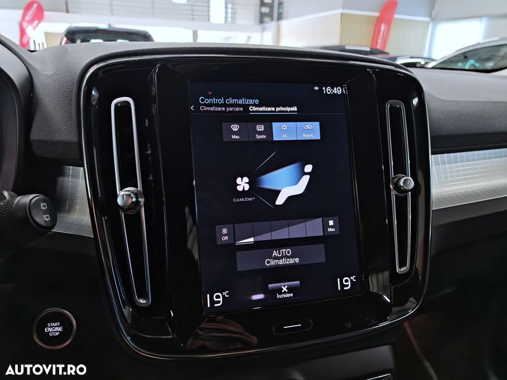 Volvo XC 40 T3 Momentum Pro - 19
