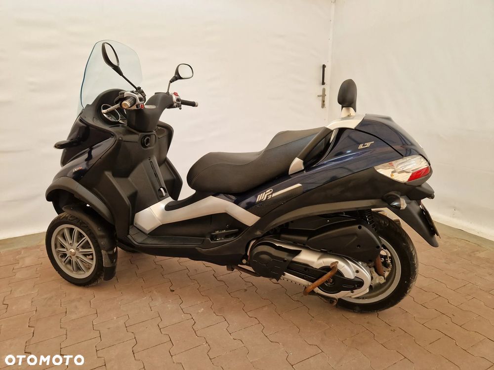 Piaggio MP-3 - 12