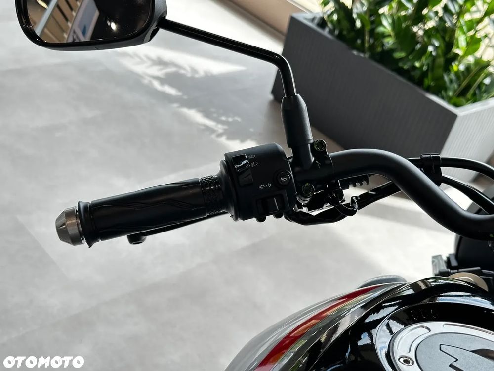 Yamaha XSR - 10