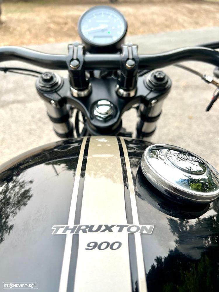 Triumph Thruxton CAFE RACER - 20