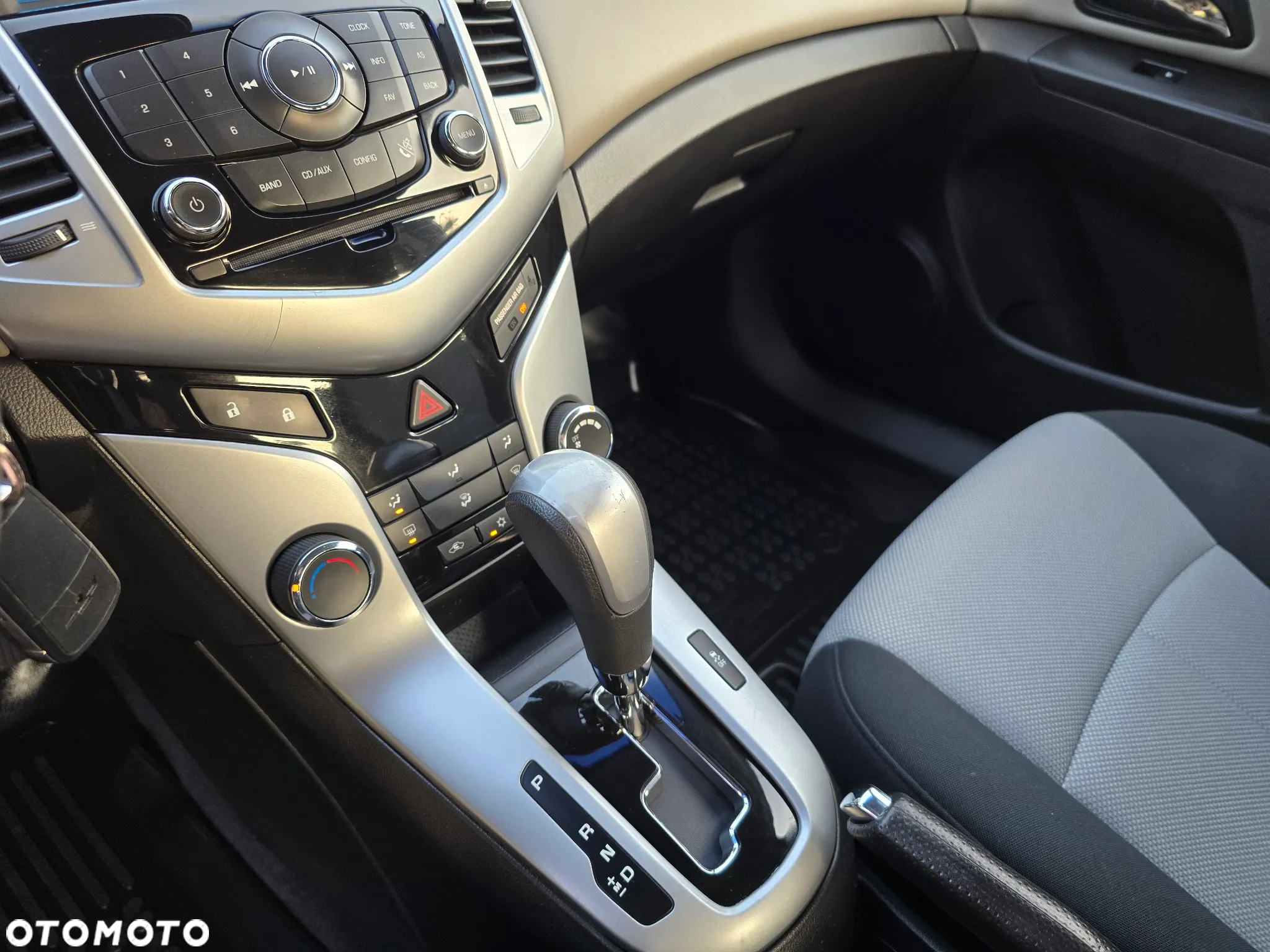 Chevrolet Cruze 1.8 LS+ - 29