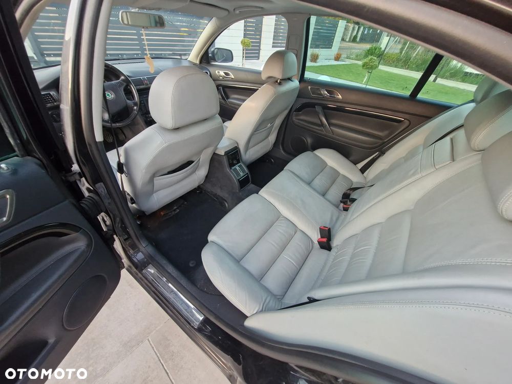 Skoda Superb 2.8 V6 Prestige Plus - 4