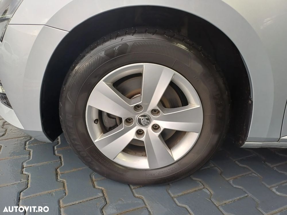 Skoda Superb 2.0 TDI DSG Ambition - 5