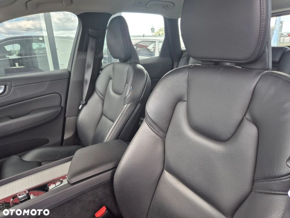 Volvo XC 60 B4 B Plus Bright - 16