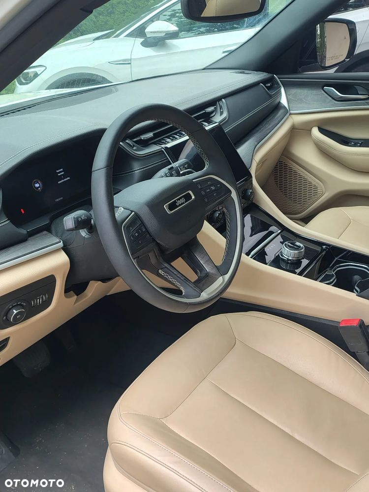 Jeep Grand Cherokee - 39