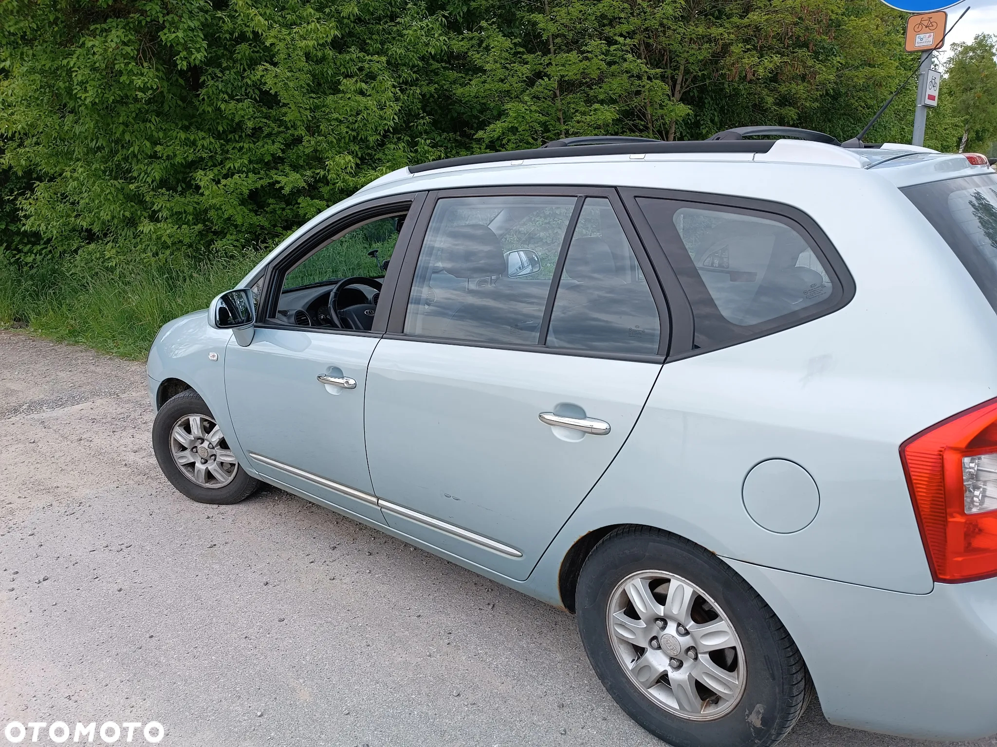 Kia Carens - 2