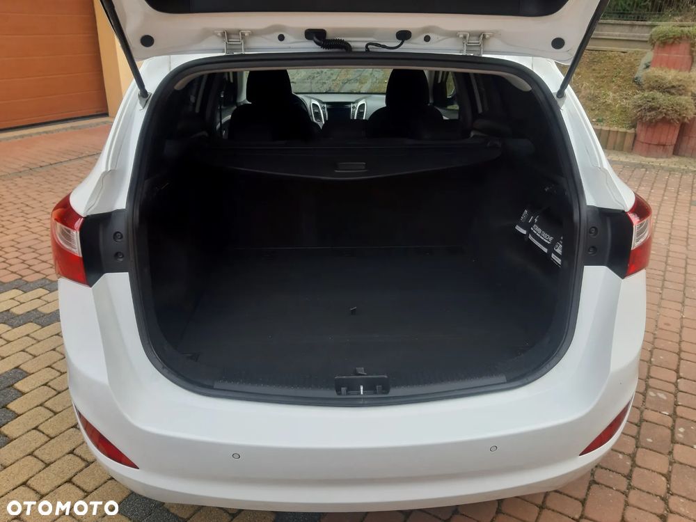Hyundai i30 blue Kombi 1.4 YES Gold - 30