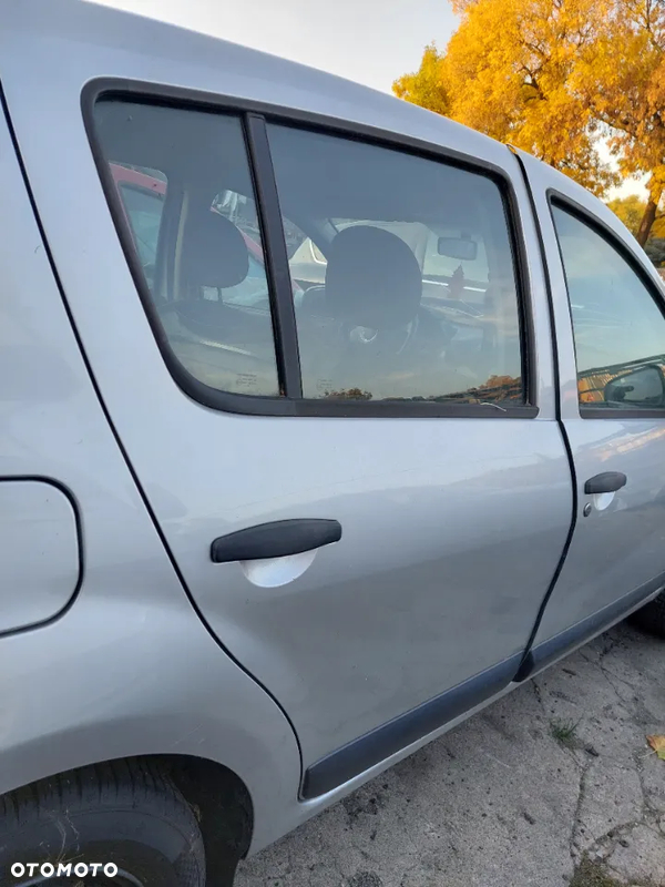 Drzwi prawy tyl dacia sandero w kolor