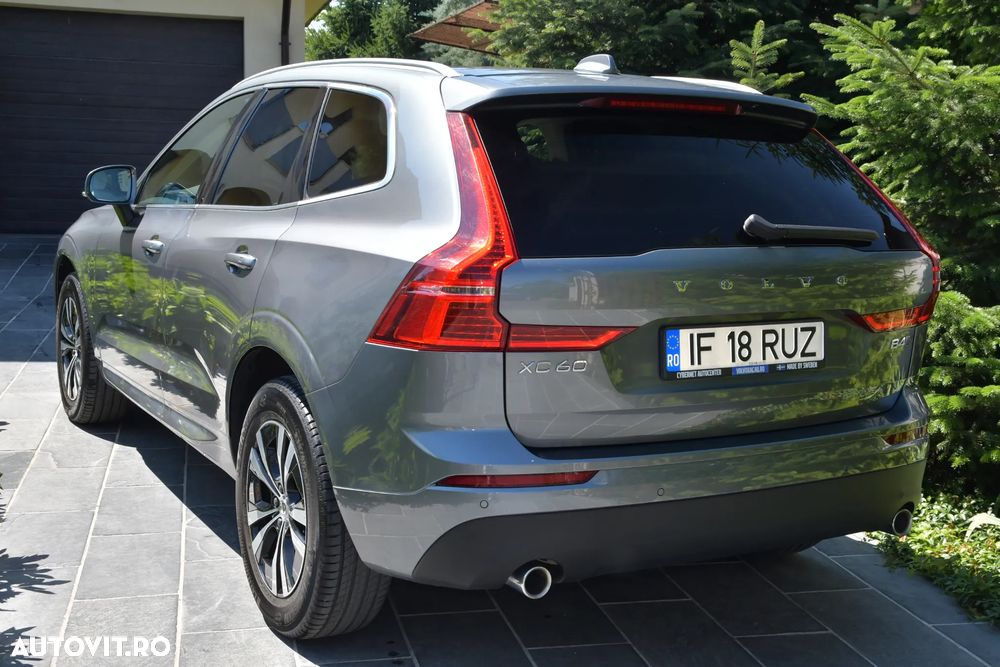Volvo XC 60 B4 MHEV AT8 AWD Momentum Pro - 10