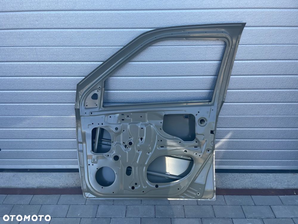 DRZWI PRZEDNIE PRAWE SUZUKI SWIFT III  2005-2010 - NOWE 5D - 6