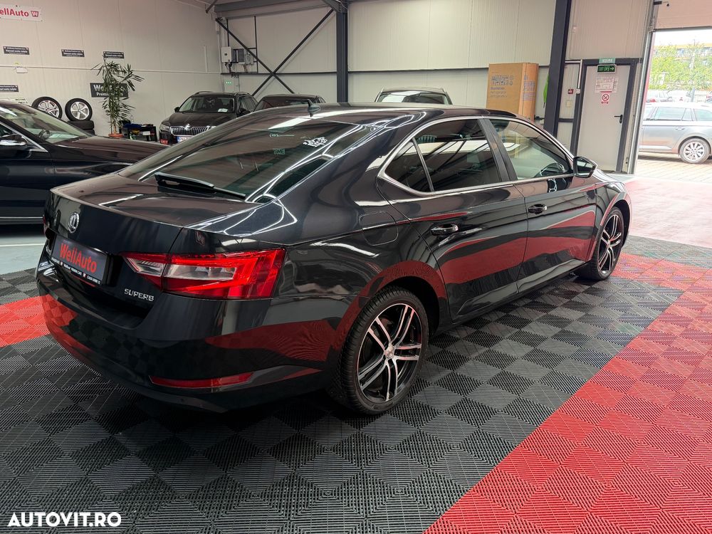 Skoda Superb 2.0 TDI DSG Style - 4
