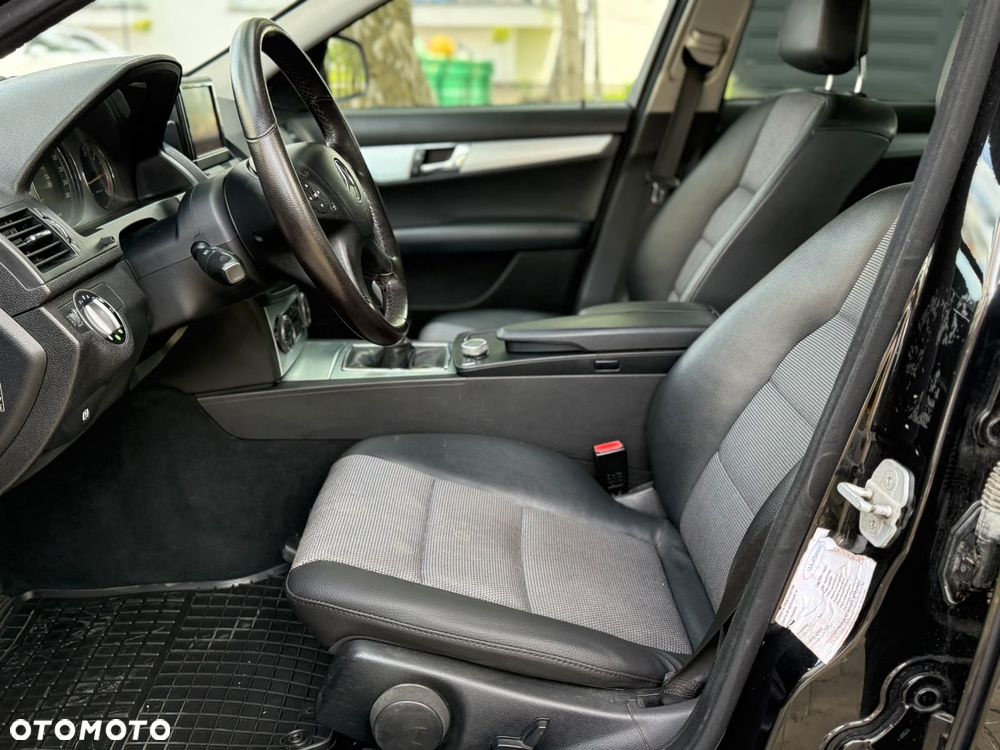 Mercedes-Benz Klasa C 220 CDI DPF Avantgarde - 20