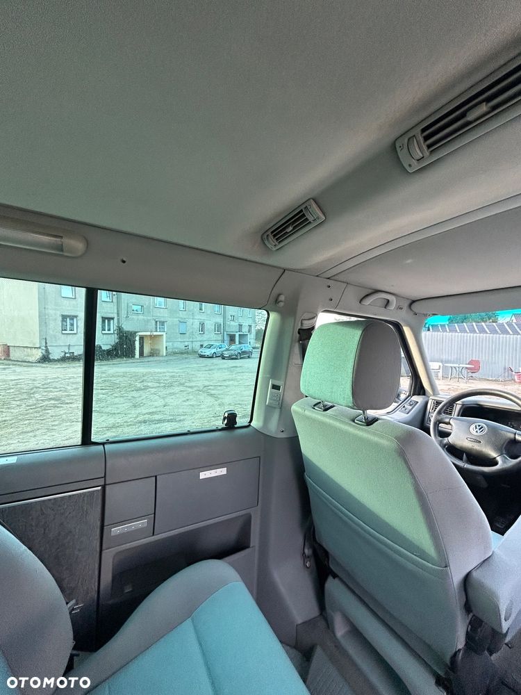 Volkswagen Multivan - 10
