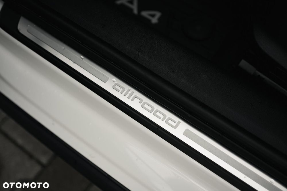 Audi A4 Allroad - 32