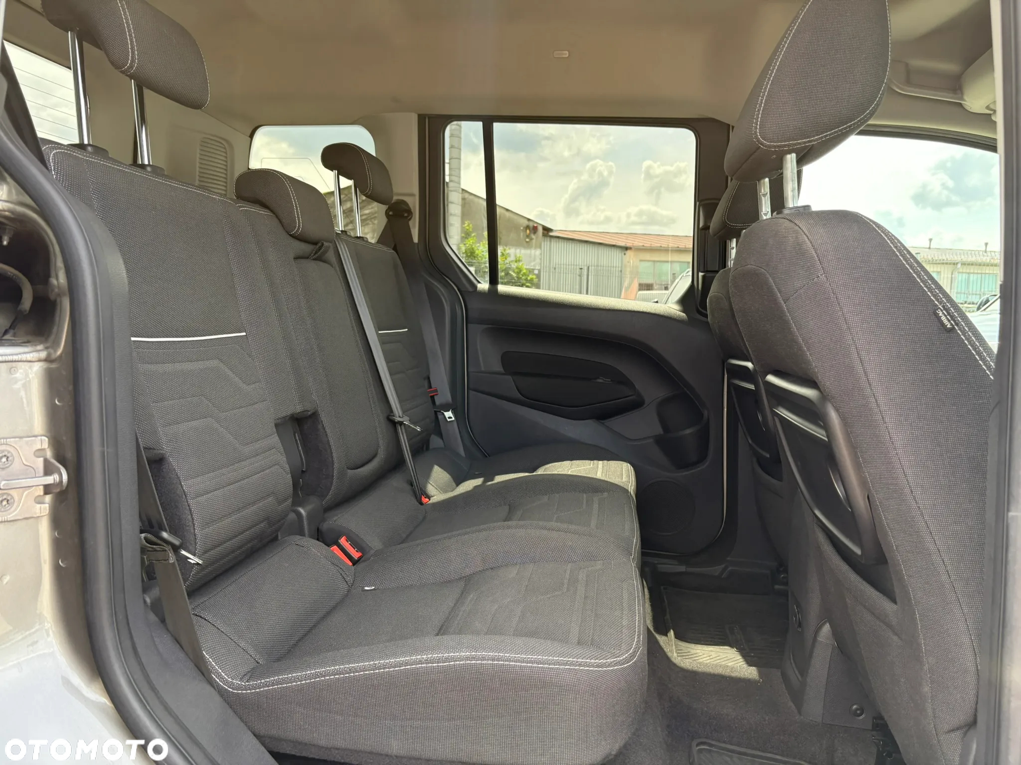 Ford Tourneo Connect 1.5 TDCi Titanium - 22