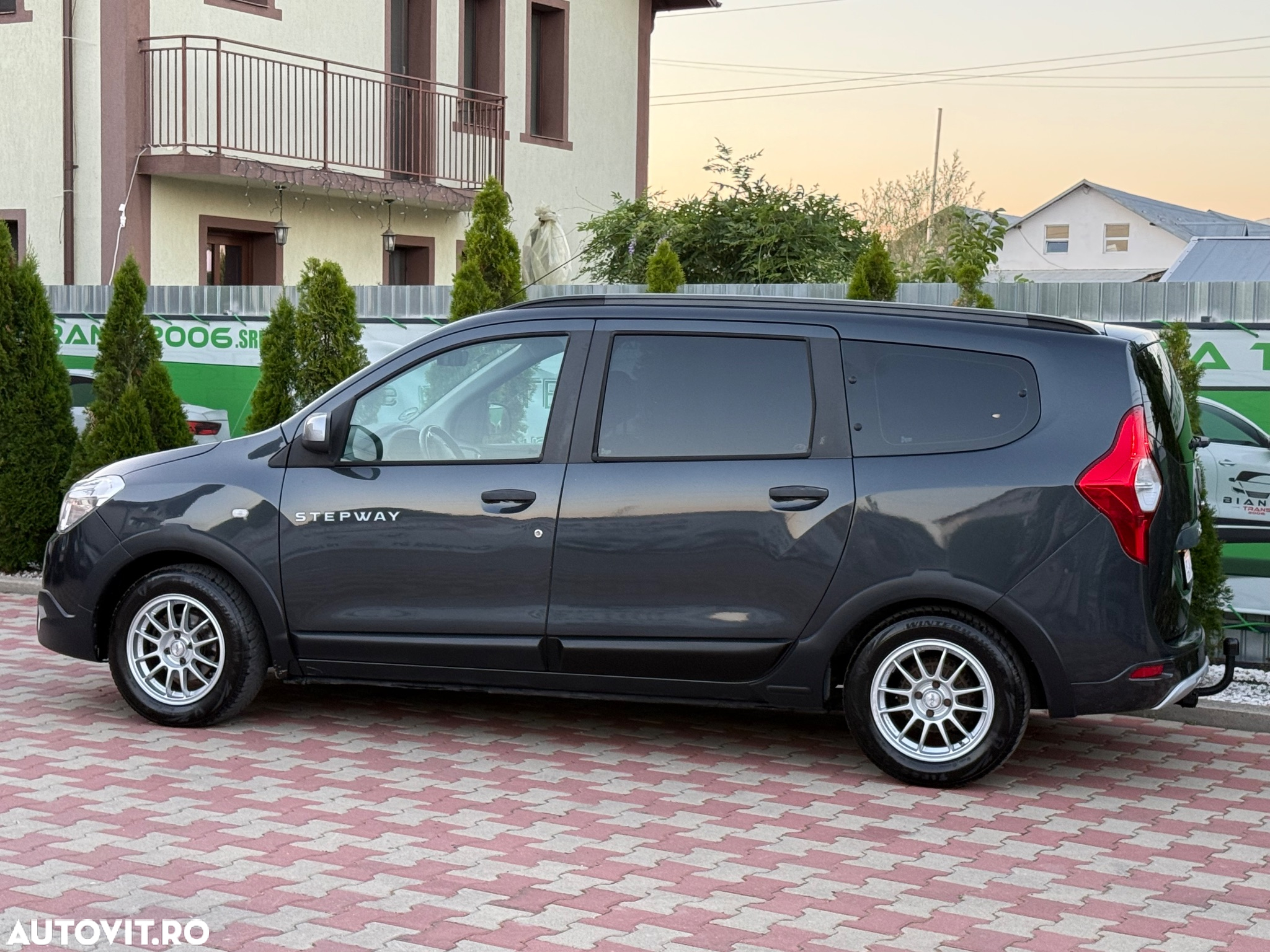 Dacia Lodgy 1.5 dCi Stepway - 8