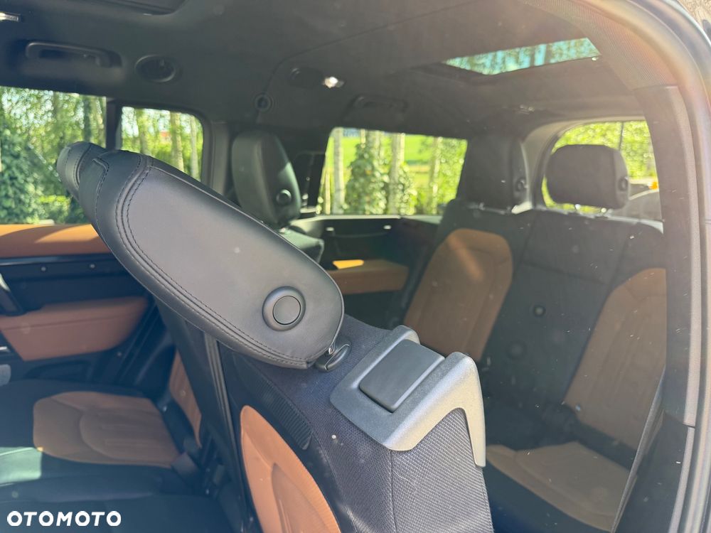 Land Rover Defender 130 D300 X-Dynamic HSE - 12