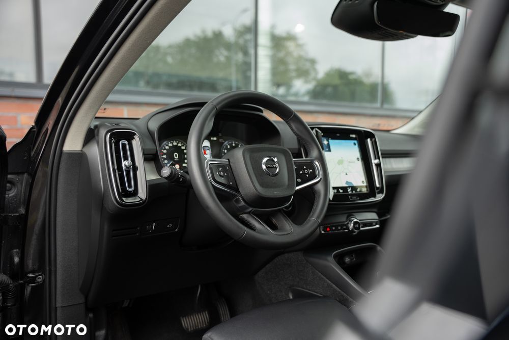 Volvo XC 40 B3 B DKG Plus Bright - 24
