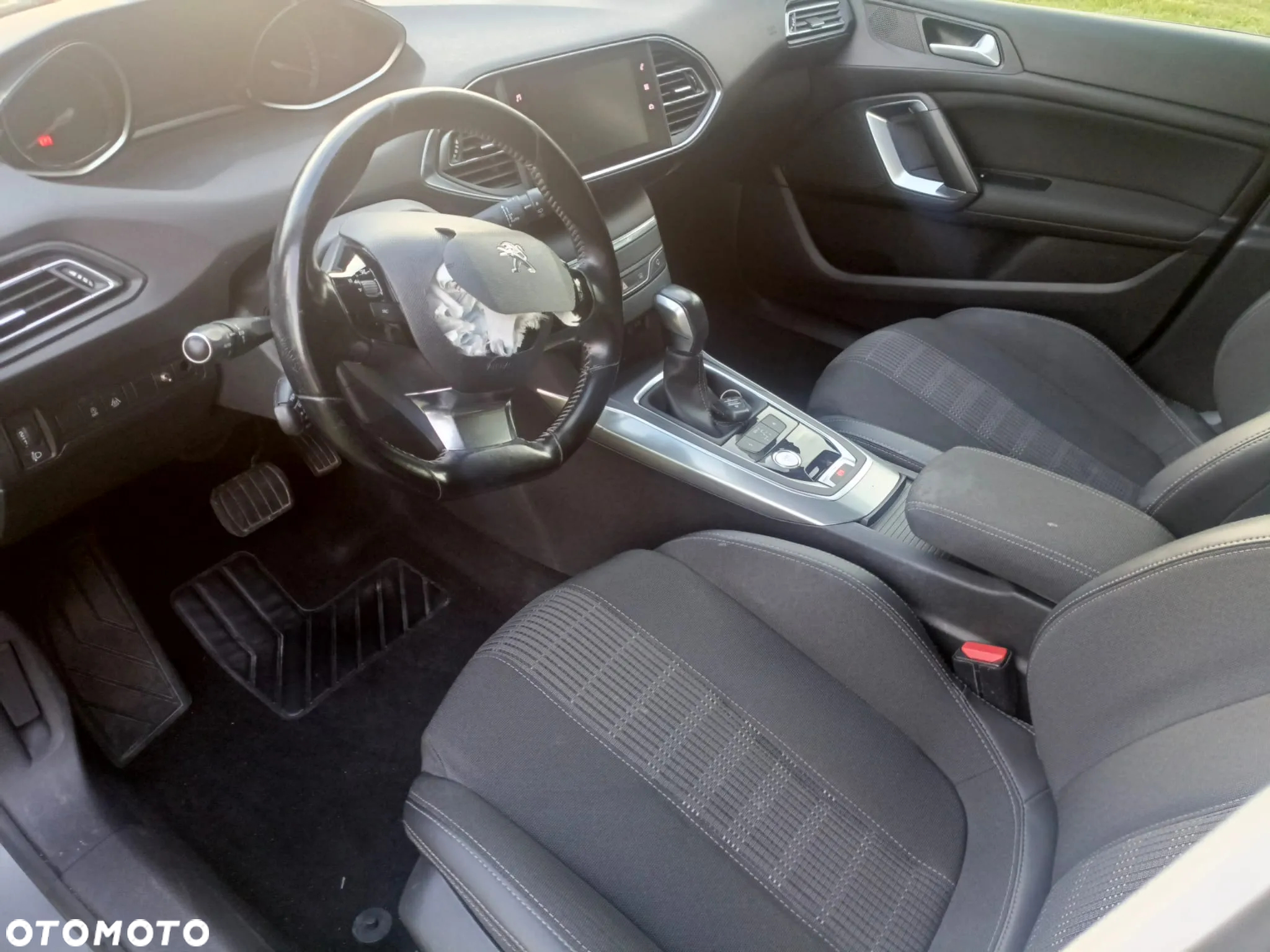 Peugeot 308 1.6 BlueHDi Allure S&S EAT6 - 17