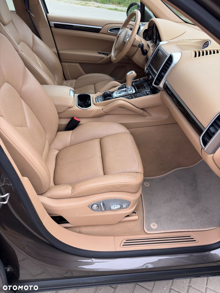 Porsche Cayenne - 8