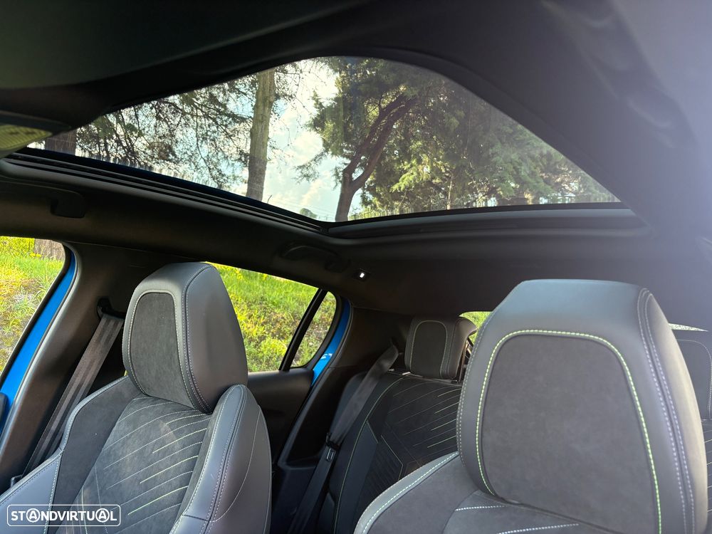 Peugeot e-208 GT - 11