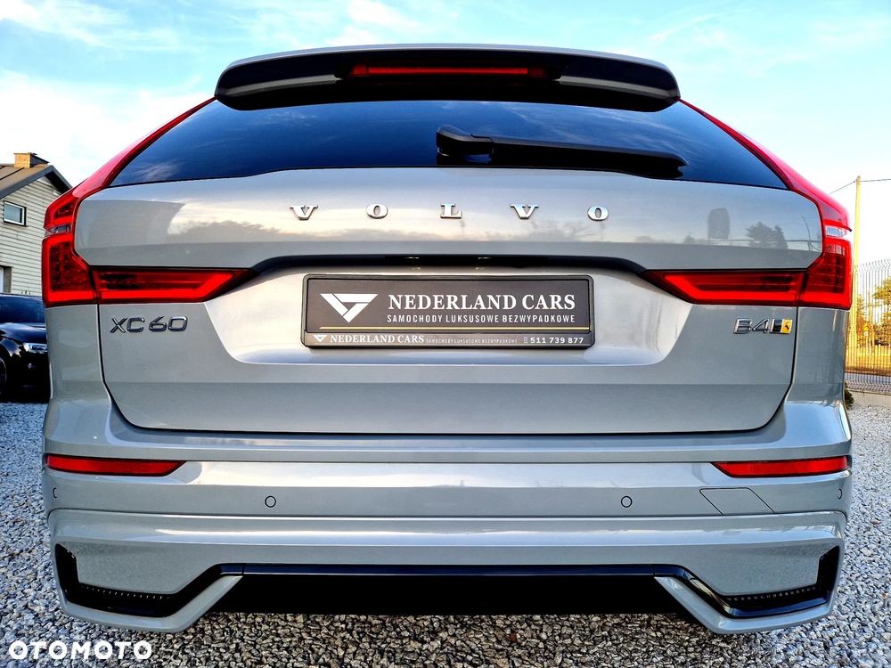Volvo XC 60 B4 D AWD Plus Dark - 39