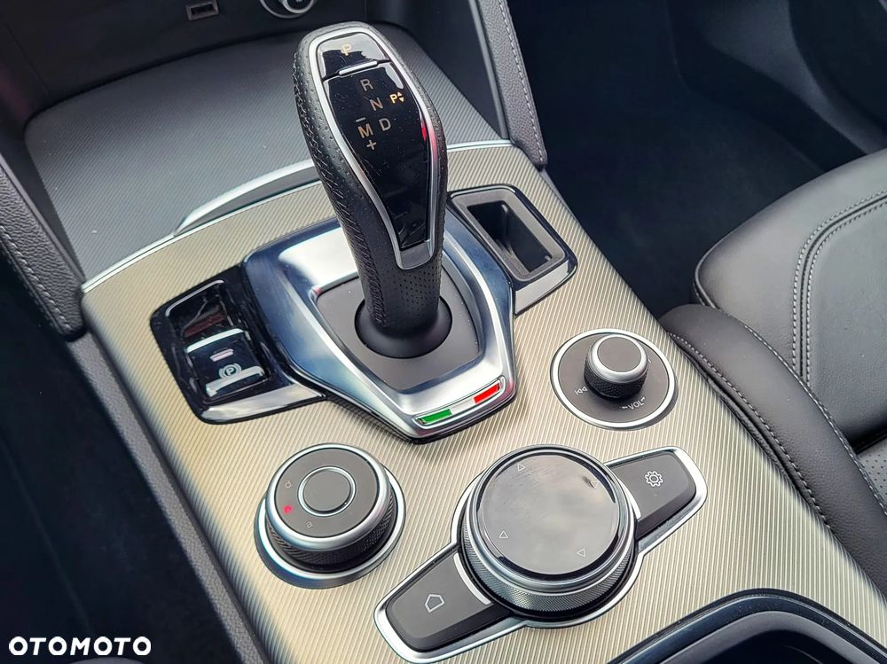 Alfa Romeo Stelvio 2.0 Turbo Veloce Q4 - 13