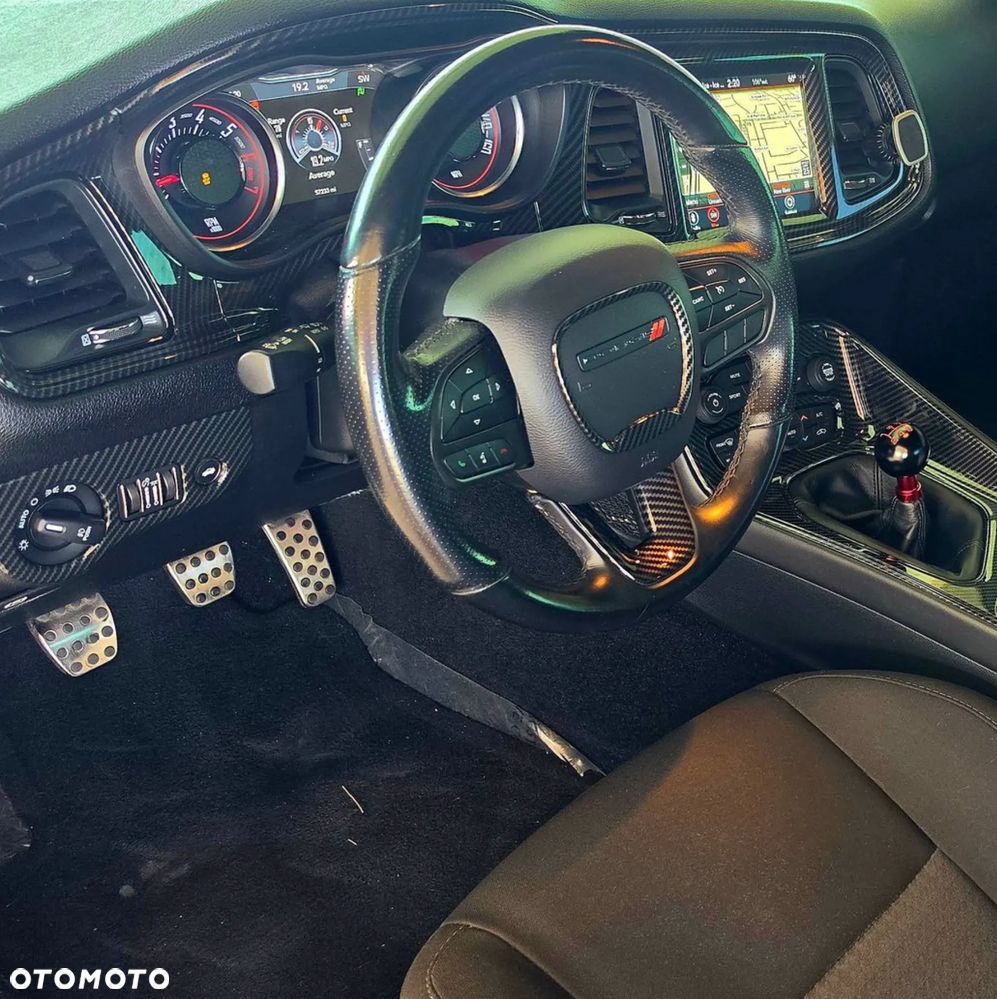 Dodge Challenger - 9