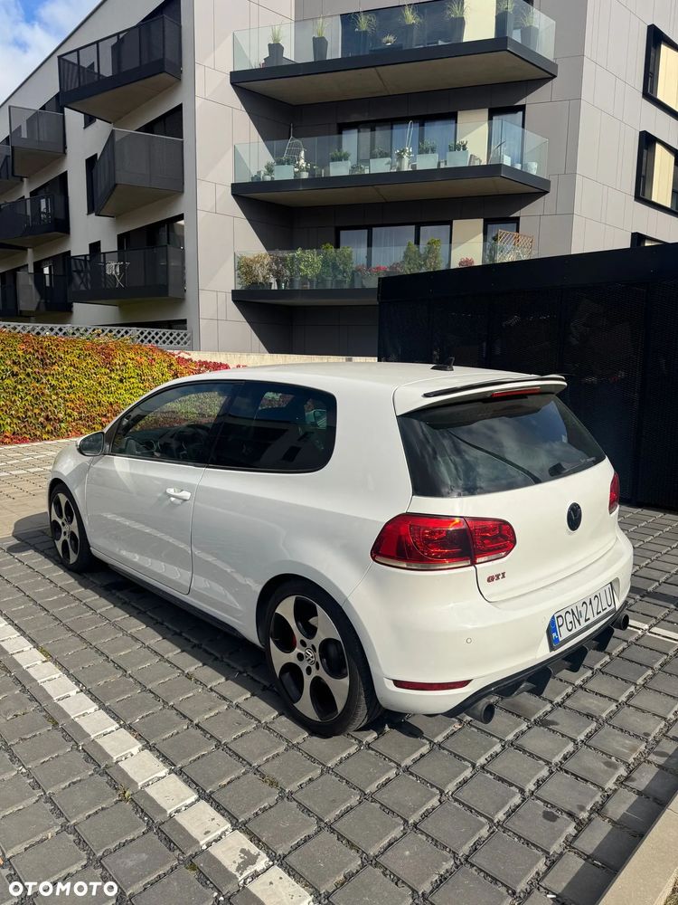Volkswagen Golf VI 2.0 TSI GTI - 3