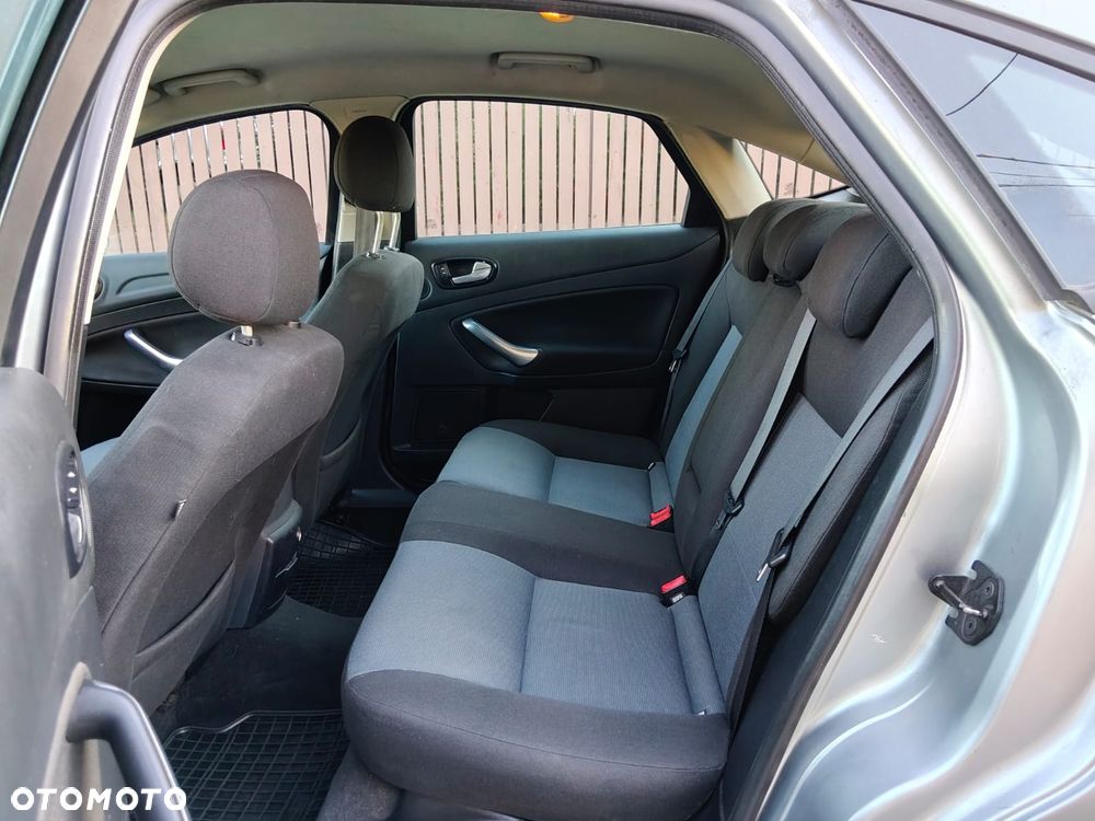 Ford Mondeo - 8