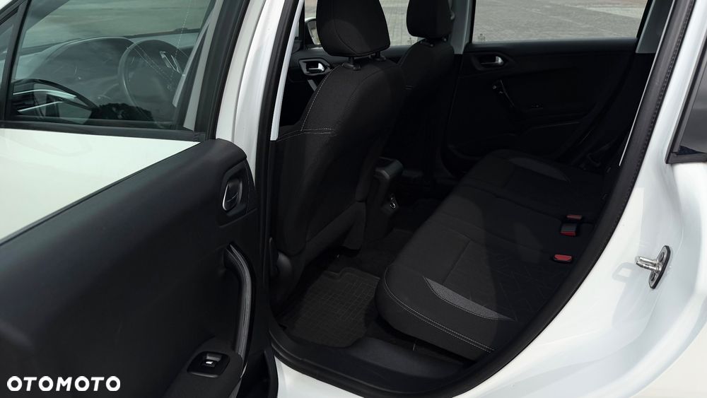 Peugeot 2008 1.2 Pure Tech GPF Allure S&S - 9