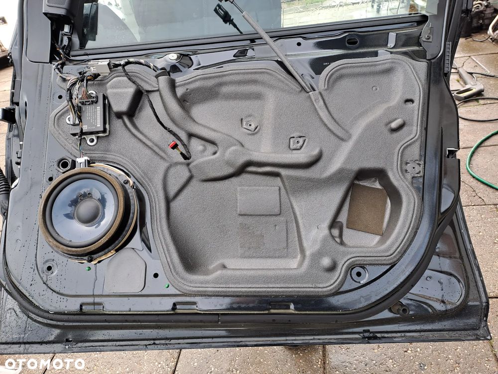 Ford Fokus MK3 HB 5D klapa bagażnika kod lakieru FB Panther Black Metalik - 23