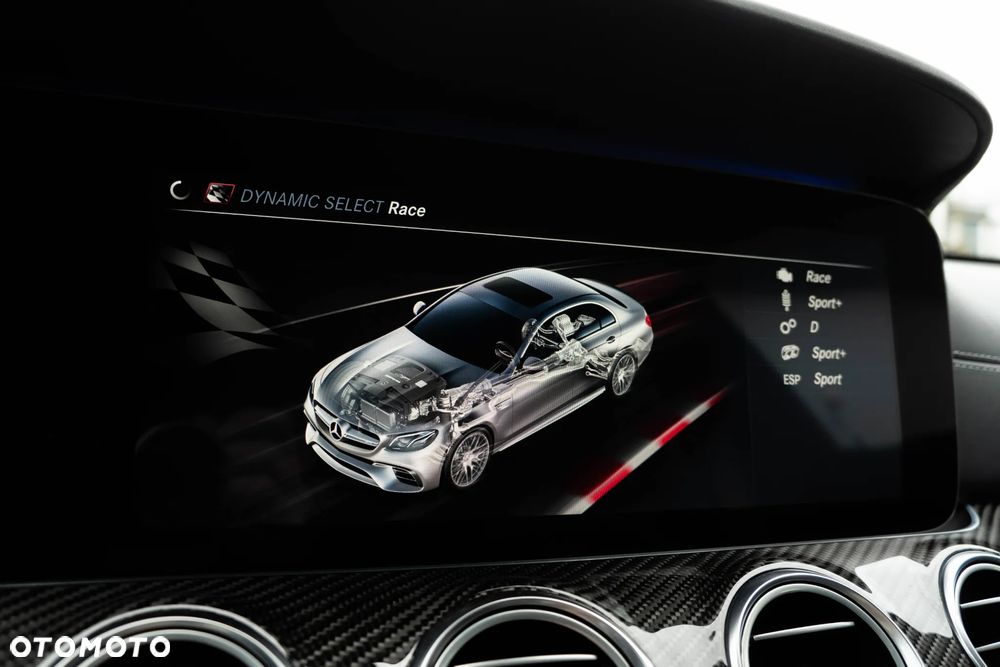 Mercedes-Benz Klasa E AMG 63 S 4Matic+ 9G-TRONIC - 35
