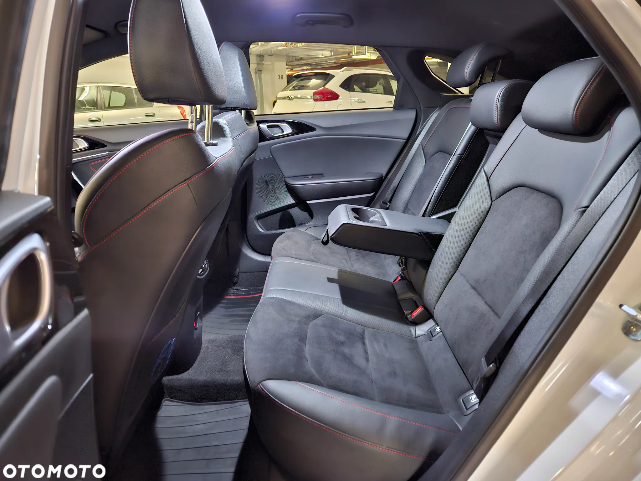 Kia ProCeed 1.6 T-GDI GT DCT - 11