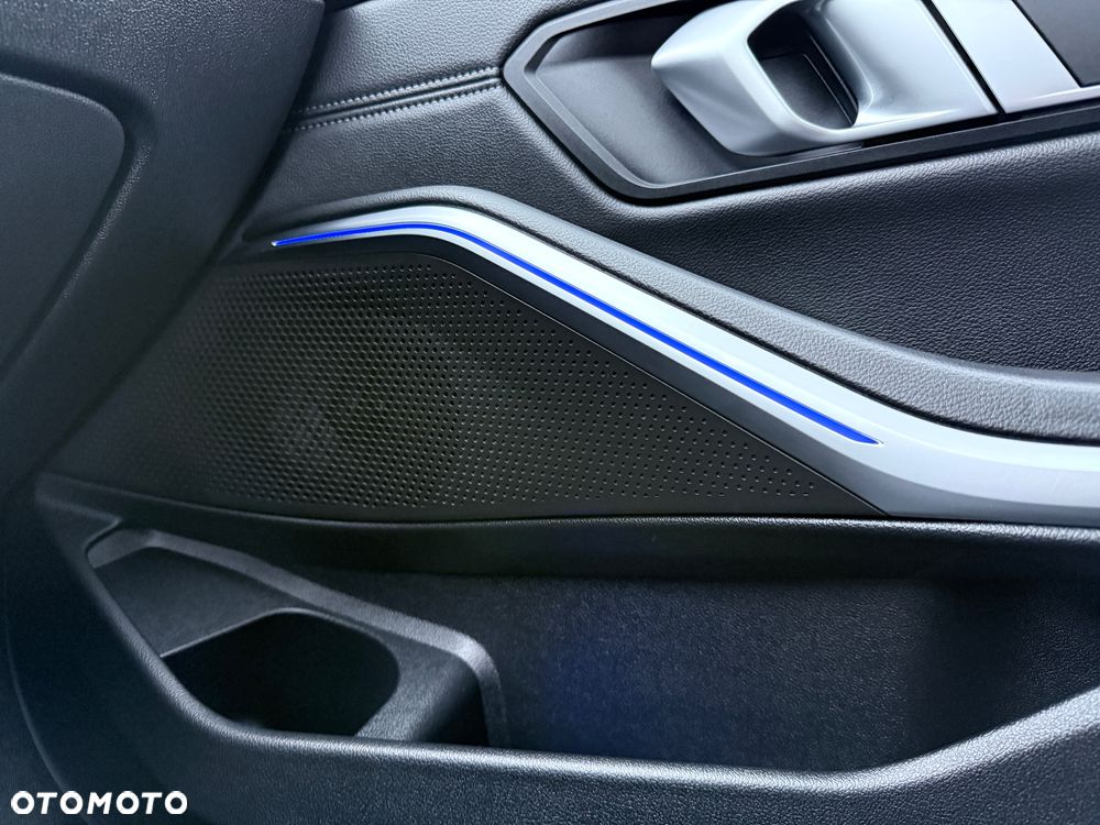 BMW Seria 3 320d Edition M Sport Shadow - 19