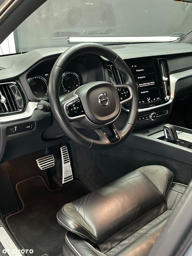 Volvo V60 B3 B R-Design - 5