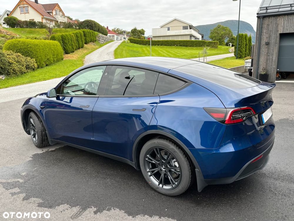 Tesla Model Y Long Range Dual Motor AWD - 2