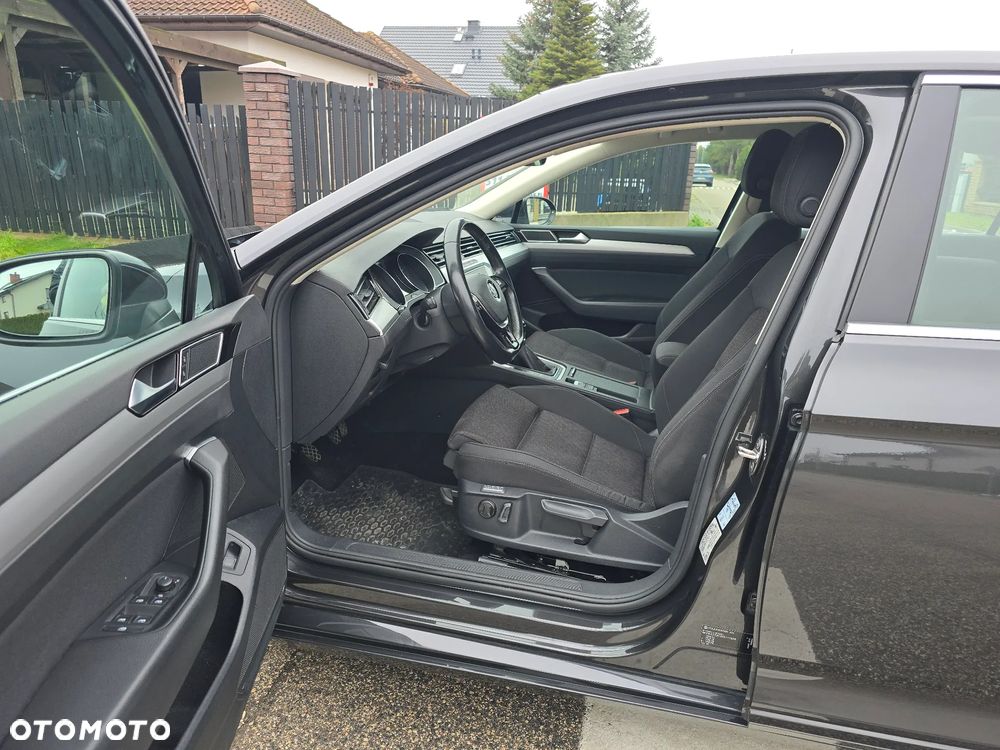 Volkswagen Passat - 16