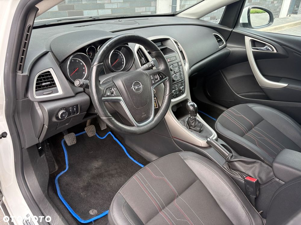 Opel Astra 1.4 150 Jahre - 9