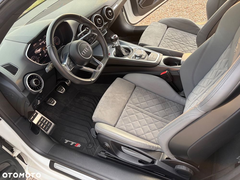 Audi TT S Coupé - 12