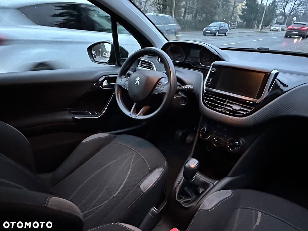 Peugeot 208 - 5