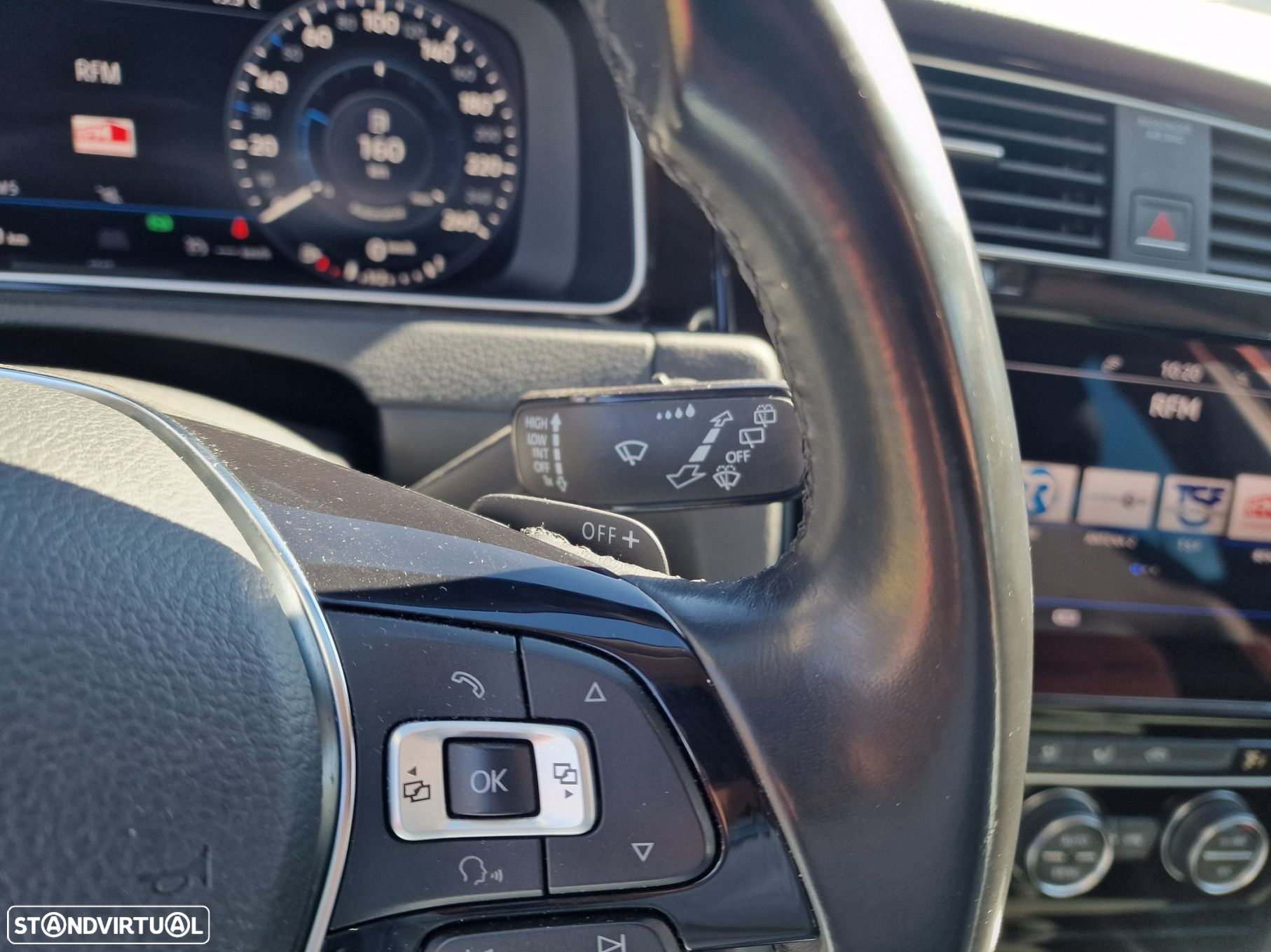 VW Golf 2.0 TDI Highline DSG - 25