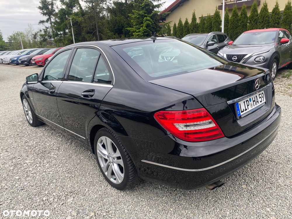 Mercedes-Benz Klasa C 180 CGI Automatik BlueEFFICIENCY Avantgarde - 35