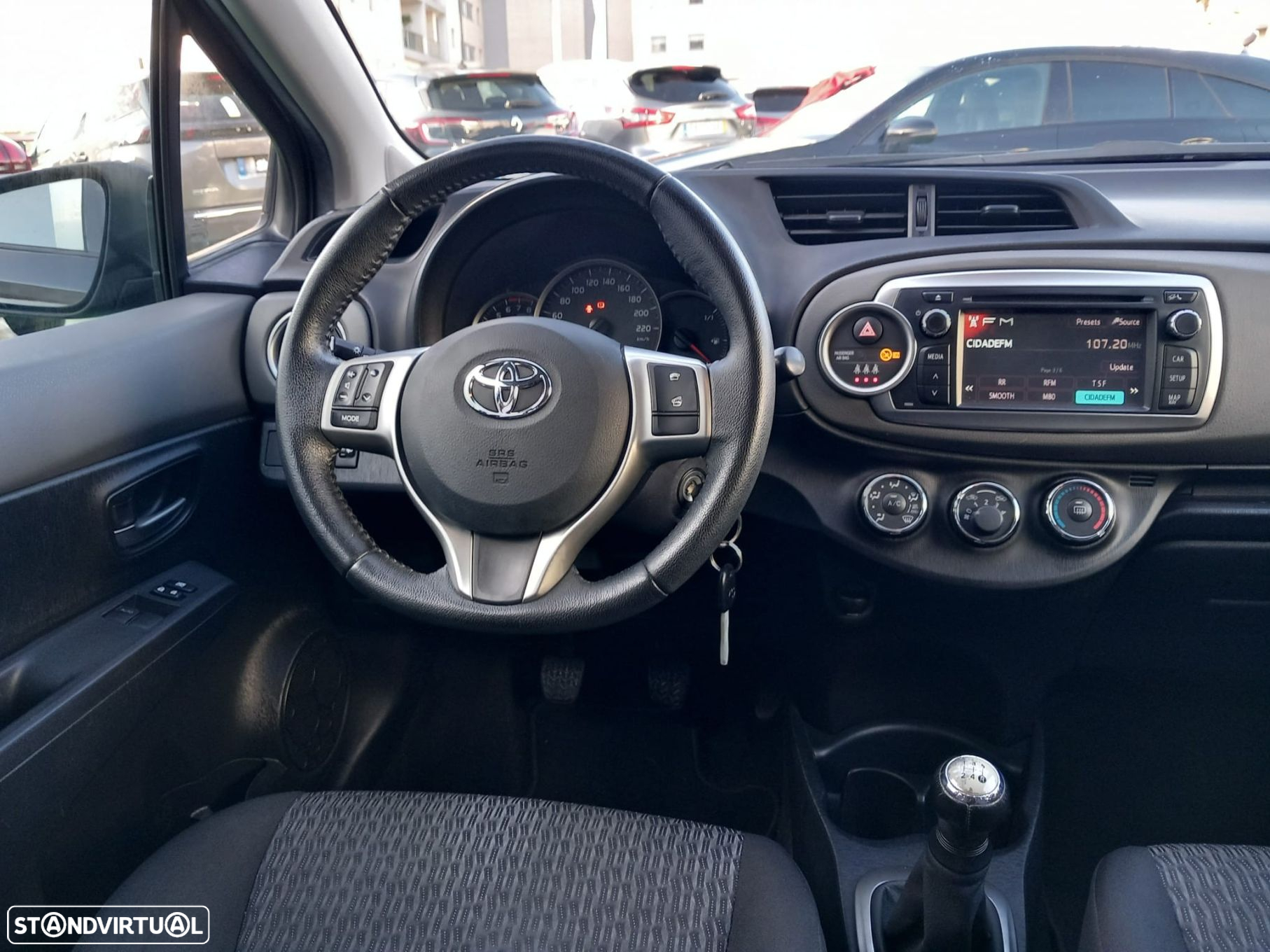 Toyota Yaris 1.0 VVT-i Comfort+P.Style +Navi - 12