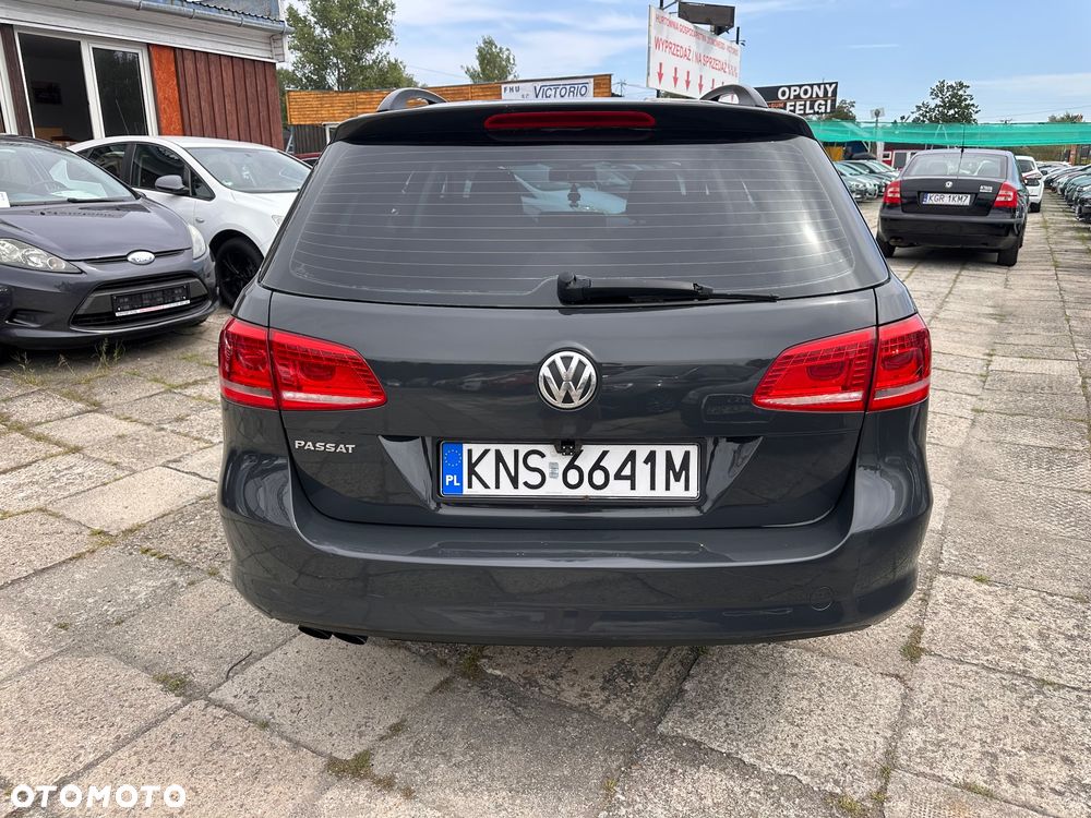 Volkswagen Passat 2.0 TDI Comfortline R-Style - 26