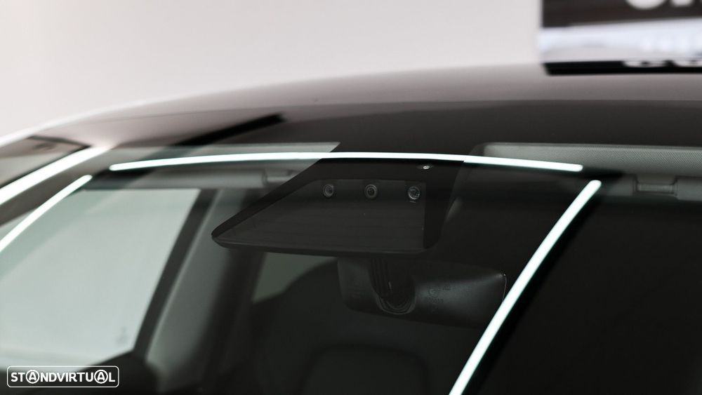 Tesla Model Y Long Range Dual Motor AWD - 11