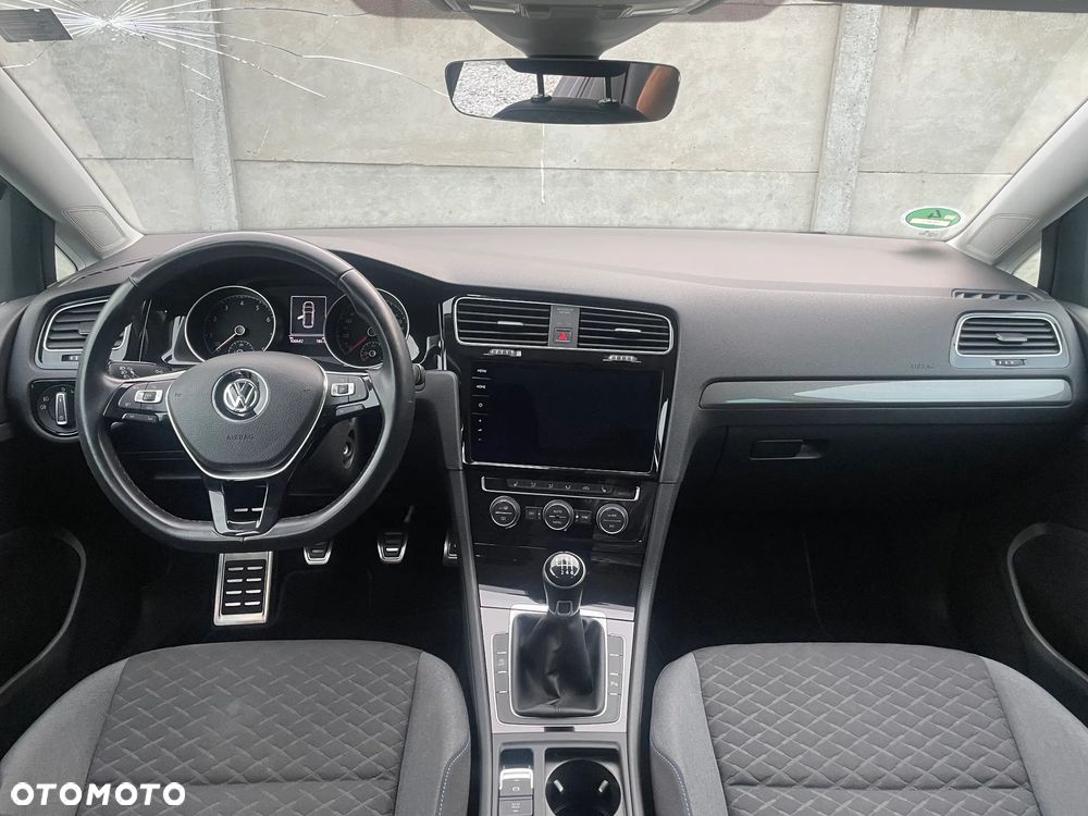 Volkswagen Golf - 24